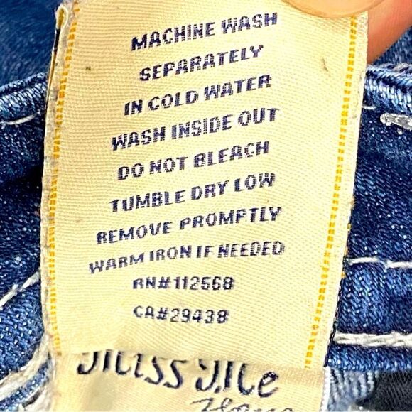 Miss Me Low Rise Distressed Stretch Capri Jeans Size 26x25 - Picture 9 of 11